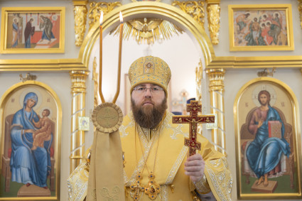 Митрополит Игнатий совершил Божественную литургию в Трехсвятительском храме г. Саратова