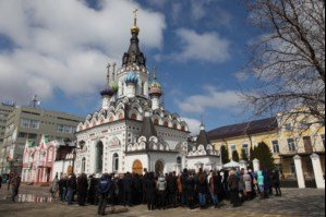 Возле храма в честь иконы Божией Матери «Утоли моя печали» совершена лития по жертвам взрыва в Санкт-Петербургском метрополитене