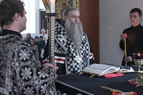Вечернее богослужение на Архиерейском подворье – в храме в честь иконы Божией Матери «Утоли моя печали» Саратова