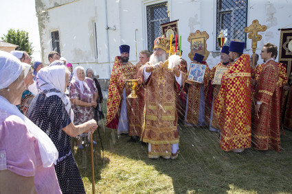 Божественная литургия в храме в честь Воскресения Христова с. Ивано-Языковка Аткарского района