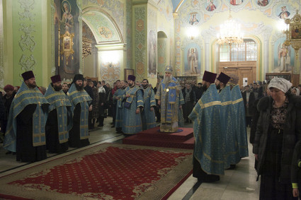 Всенощное бдение в храме в честь Покрова Пресвятой Богородицы г.Саратова