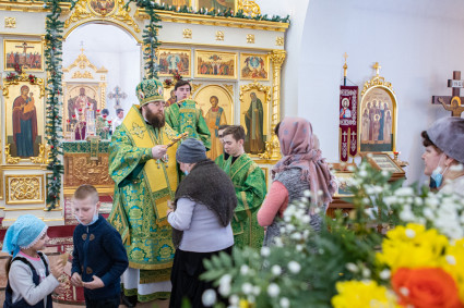 Митрополит Игнатий совершил Божественную литургию в храме святых Царственных Страстотерпцев п. Дубки