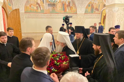 Митрополит Лонгин сослужил Святейшему Патриарху Кириллу в 11-ю годовщину патриаршей интронизации