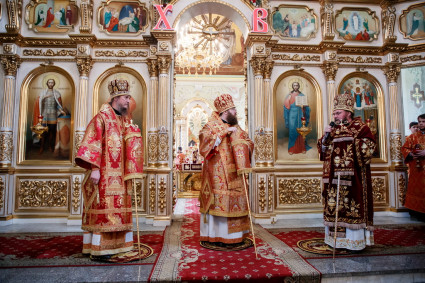 Архиереи Саратовской митрополии соборно совершили Литургию