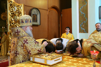 Божественная литургия в храме в честь Сошествия Святого Духа города Саратова