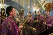Вечернее богослужение в Свято-Троицком соборе Саратова
