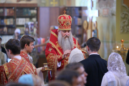 Всенощное бдение в храме в честь Покрова Пресвятой Богородицы г.Саратова