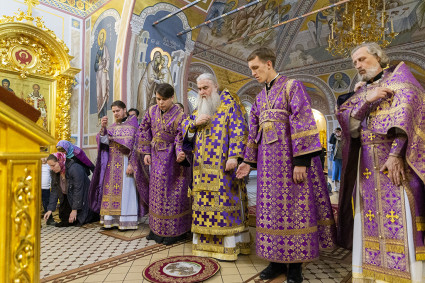 Божественная литургия в Свято-Троицком кафедральном соборе г. Саратова