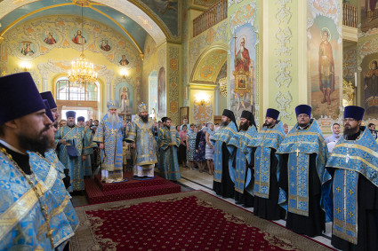 Всенощное бдение в Свято-Покровском храме Саратова