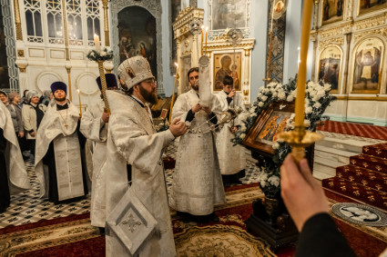 Митрополит Игнатий совершил всенощное бдение в Свято-Духовском соборе г. Саратова
