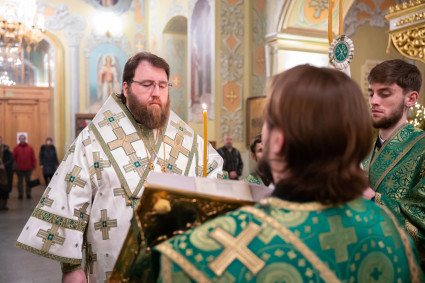 Митрополит Игнатий совершил всенощное бдение в Покровском соборе г. Саратова