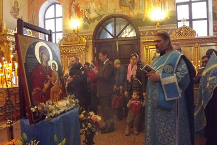 В Вознесенско-Пантелеимоновский храм с. Усть-Курдюм принесена икона со Святой Горы Афон