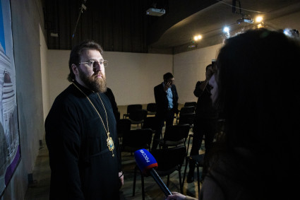 Митрополит Игнатий посетил мультимедийную выставку «Ожившая история храмов Саратова