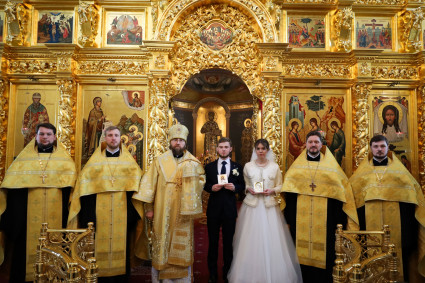 Митрополит Игнатий совершил таинство Венчания в Свято-Троицком кафедральном соборе г. Саратова