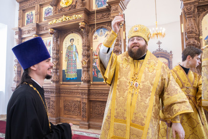 Митрополит Игнатий совершил Божественную литургию в храме Новомучеников и исповедников Саратовских г. Саратова