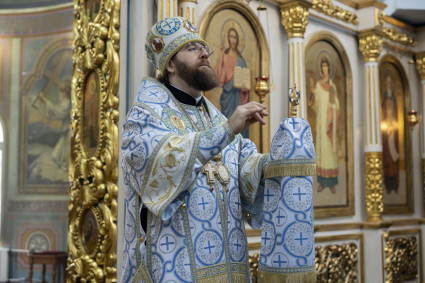 Митрополит Игнатий совершил Божественную литургию во Всехсвятском храме г. Саратова