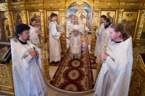 Крещальная Литургия в Свято-Троицком соборе Саратова