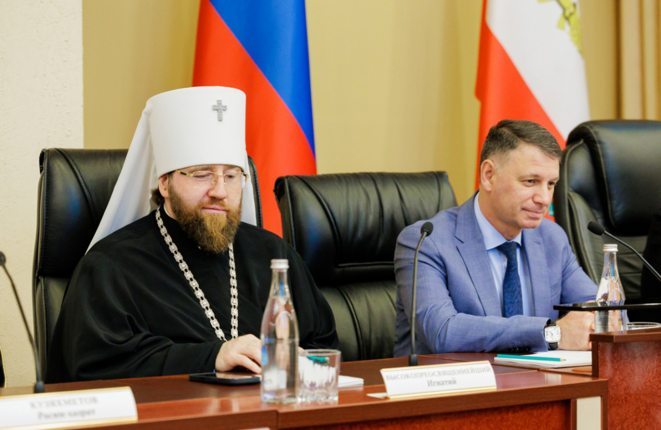 Архиереи Саратовской митрополии приняли участие в заседании Совета по взаимодействию с национальными и религиозными объединениями при Губернаторе Саратовской области