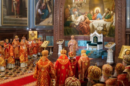 Митрополит Игнатий принял участие в Божественной литургии в Храме Христа Спасителя