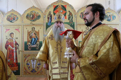 Божественная литургия в храме во имя святого апостола и евангелиста Иоанна Богослова с. Лесная Неёловка Базарно-Карабулакского района