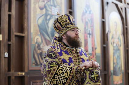 Митрополит Игнатий совершил Божественную литургию в храме святителя Тихона, епископа Воронежского, Задонского чудотворца, г. Саратова