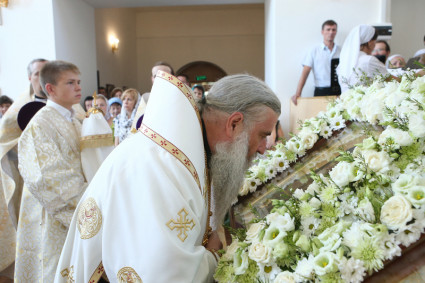 Божественная литургия в храме во имя святителя Митрофана Воронежского г. Саратова
