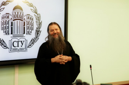 Студенты и преподаватели СГУ встретились с протоиереем Артемием Владимировым