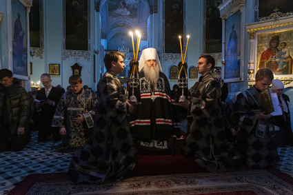 Великое повечерие с чтением канона преподобного Андрея Критского в храме Сошествия Святого Духа г. Саратова