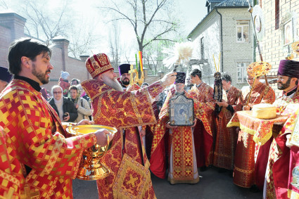 Божественная литургия в храме в честь Казанской иконы Божией Матери Саратова