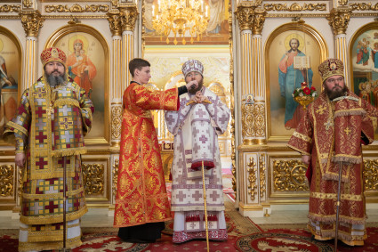 Архиереи Саратовской митрополии совершили соборное богослужение в Покровском соборе г. Саратова