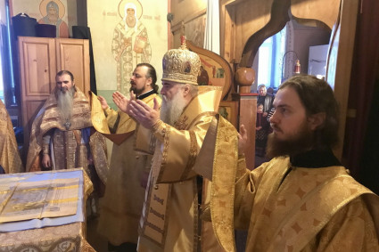 Божественная литургия в храме Нерукотворного Образа Спасителя в с. Деулино