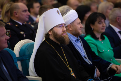 Митрополит Игнатий посетил торжественное мероприятие, посвященное празднованию Дня народного единства