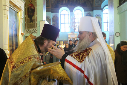 Божественная литургия в храме в честь Сошествия Святого Духа города Саратова