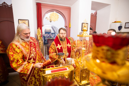 Митрополит Игнатий совершил Божественную литургию в Екатерининском храме г. Саратова