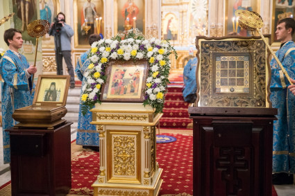 Всенощное бдение в Покровском храме Саратова. Прибытие мощей преподобного Лаврентия Черниговского и иконы святителя Николая Чудотворца