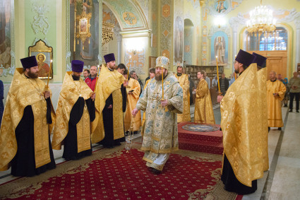 Митрополит Игнатий совершил всенощное бдение в Покровском соборе г. Саратова