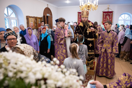 Митрополит Игнатий совершил всенощное бдение в храме в честь иконы Божией Матери «Скоропослушница» г. Шиханы Вольского района