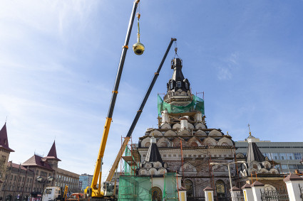 Освящен центральный купол храма в честь иконы Божией Матери «Утоли моя печали»