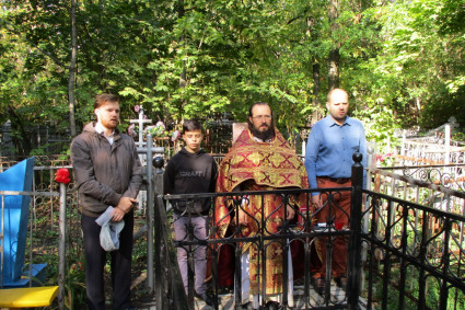 В день Собора Саратовских святых на Воскресенском кладбище состоялся молебен