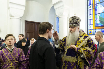 Всенощное бдение на Архиерейском подворье – в храме в честь иконы Божией Матери «Утоли моя печали» г. Саратова