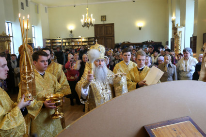 Божественная литургия в Свято-Серафимовском храме г. Саратова