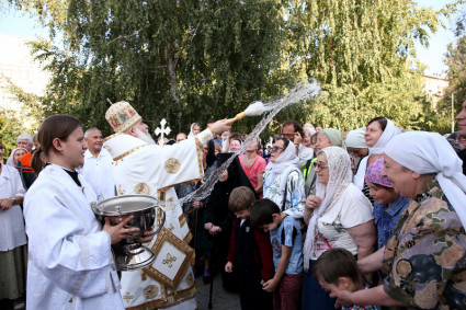 Божественная литургия в храме во имя святителя Митрофана Воронежского г. Саратова