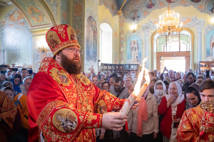 Митрополит Игнатий совершил Великую пасхальную вечерню в Покровском соборе г. Саратова