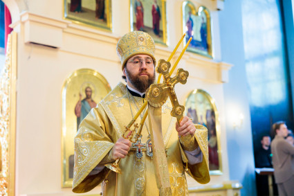 Митрополит Игнатий совершил Божественную литургию в Свято-Духовском соборе г. Саратова