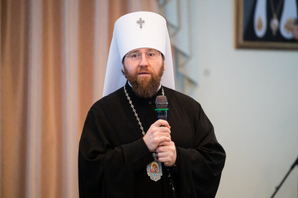 Митрополит Игнатий вручил аттестаты выпускникам Покровской православной гимназии