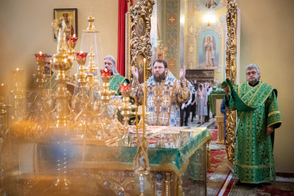 Митрополит Игнатий совершил Божественную литургию в Покровском соборе г. Саратова