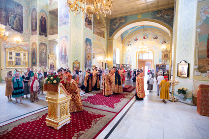 Митрополит Игнатий совершил всенощное бдение в Покровском соборе г. Саратова
