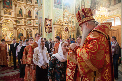Всенощное бдение в храме в честь Покрова Пресвятой Богородицы г.Саратова