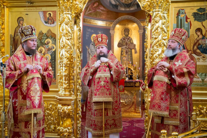 Архиереи Касимовской, Братской и Покровской епархий совершили Литургию в Свято-Троицком кафедральном соборе Саратова