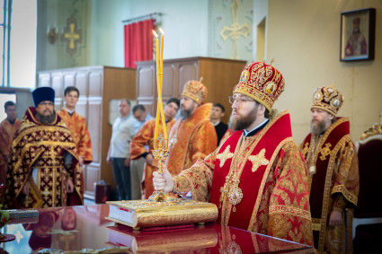 В день празднования Собора Саратовских святых совершено соборное архиерейское богослужение в Покровском соборе г. Саратова